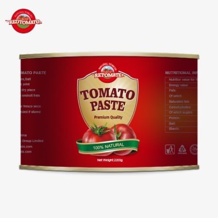 Domates Fabrikası, yüksek kaliteli tazeliği sağlamak için 2200 gramlık kutularla konserve domates pastası sunuyor.
