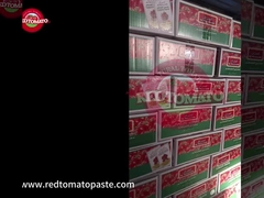 Domates pastası paketleri göndermeye hazır.