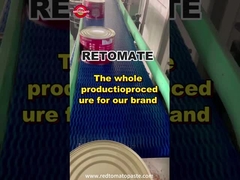 Domates Fabrikası, yüksek kaliteli tazeliği sağlamak için 2200 gramlık kutularla konserve domates pastası sunuyor.